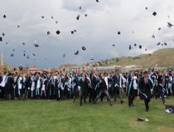 Stadyumda mezuniyet şöleni